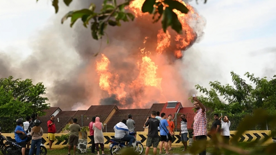 Nổ ống gas tạo cầu lửa khổng lồ cháy lan rộng, nhiều người bị thương ở Malaysia